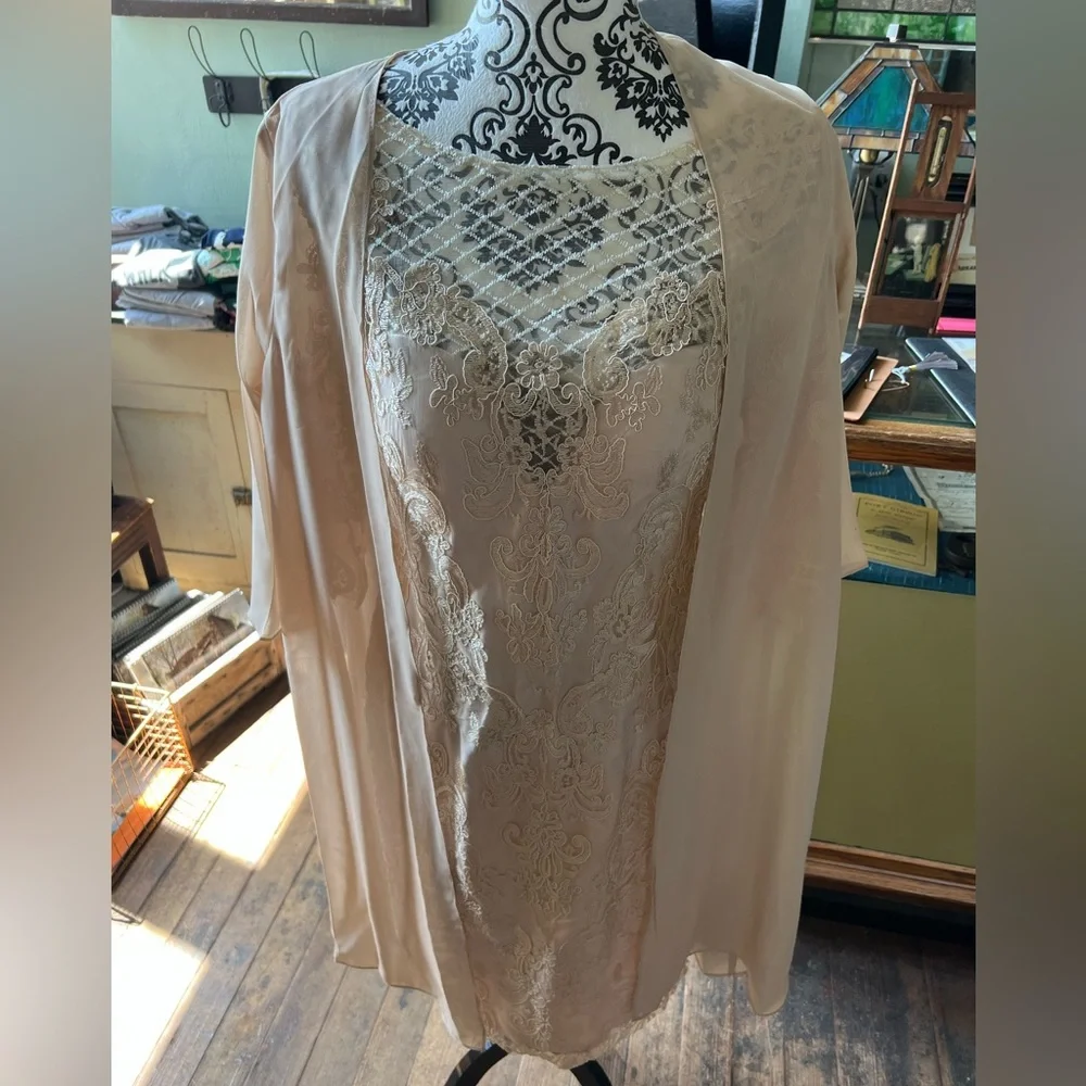 Elegant Lace Mother Of The Bride/Groom Sheath Silhouette 3/4 Sleeve Dress - Picture 9 of 16